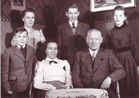 2. Generation: Marie und Christian Bleuer mit ihren Kindern Paul, Rosmarie, Peter und Annelies