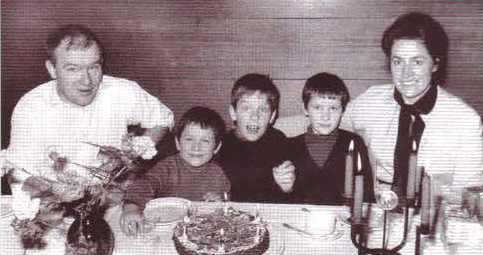 3. Generation: Ruth und Paul Bleuer mit ihren Kindern Daniel, Patrik und Christine
